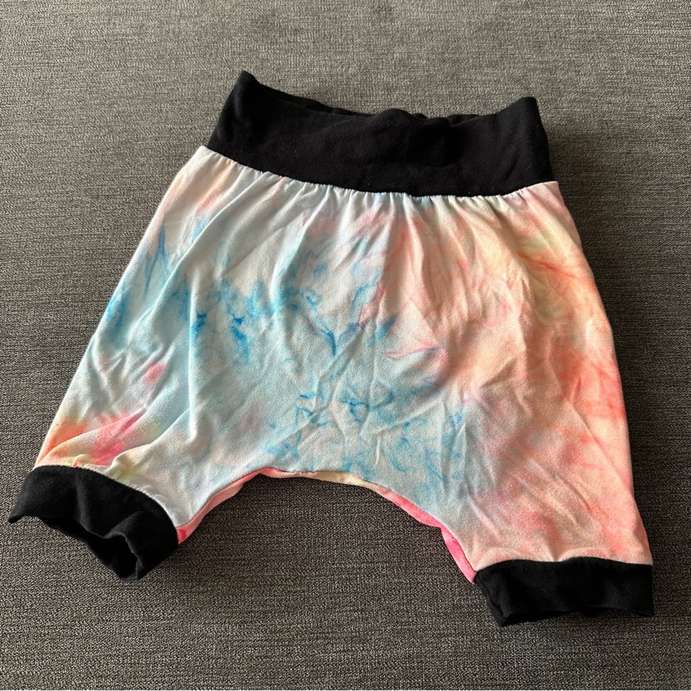 Millie + Roo Colorful Tie-Dye Shorts size 12/24 months Gender Neutral